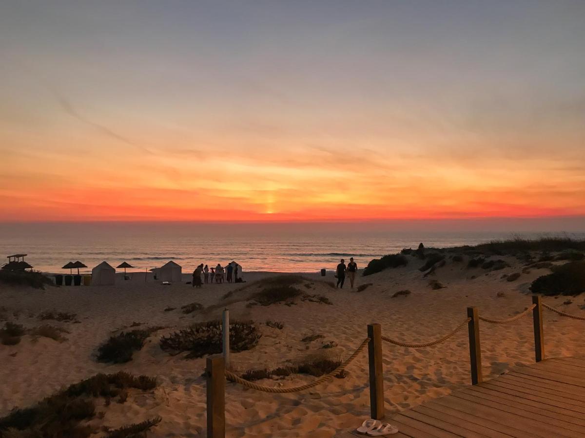 The Far End Surf House - Surf & Yoga Holidays Lourinhã Dış mekan fotoğraf